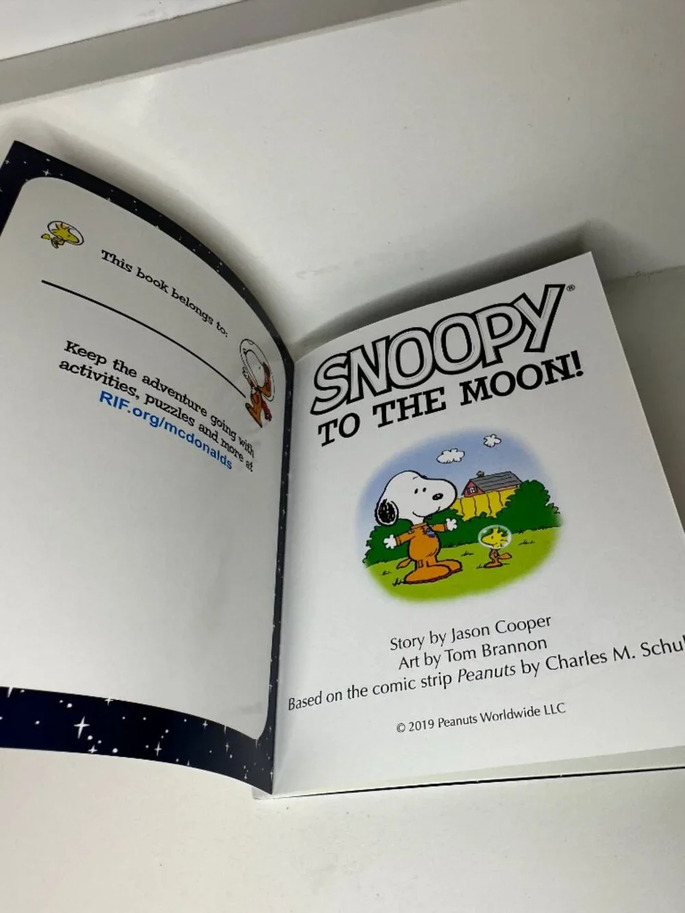 Snoopy To The Moon Little Book | McDonald’s Happy Meal Peanuts NASA